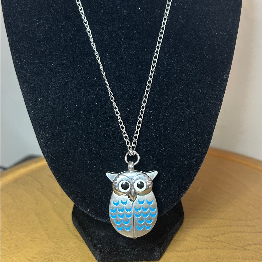 Owl‎ Pendant Watch Necklace Silver Tone Blue Wings Quartz Vintage Style READ